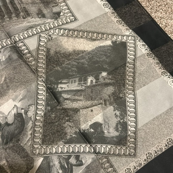 Assisi Italian landmarks of Italy on polyester scarf grey black and white nwot - Picture 10 of 15